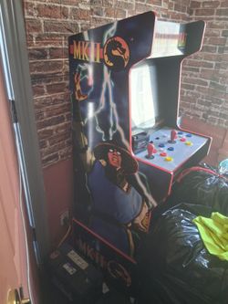 Mortal Kombat II Arcade Cabinet
