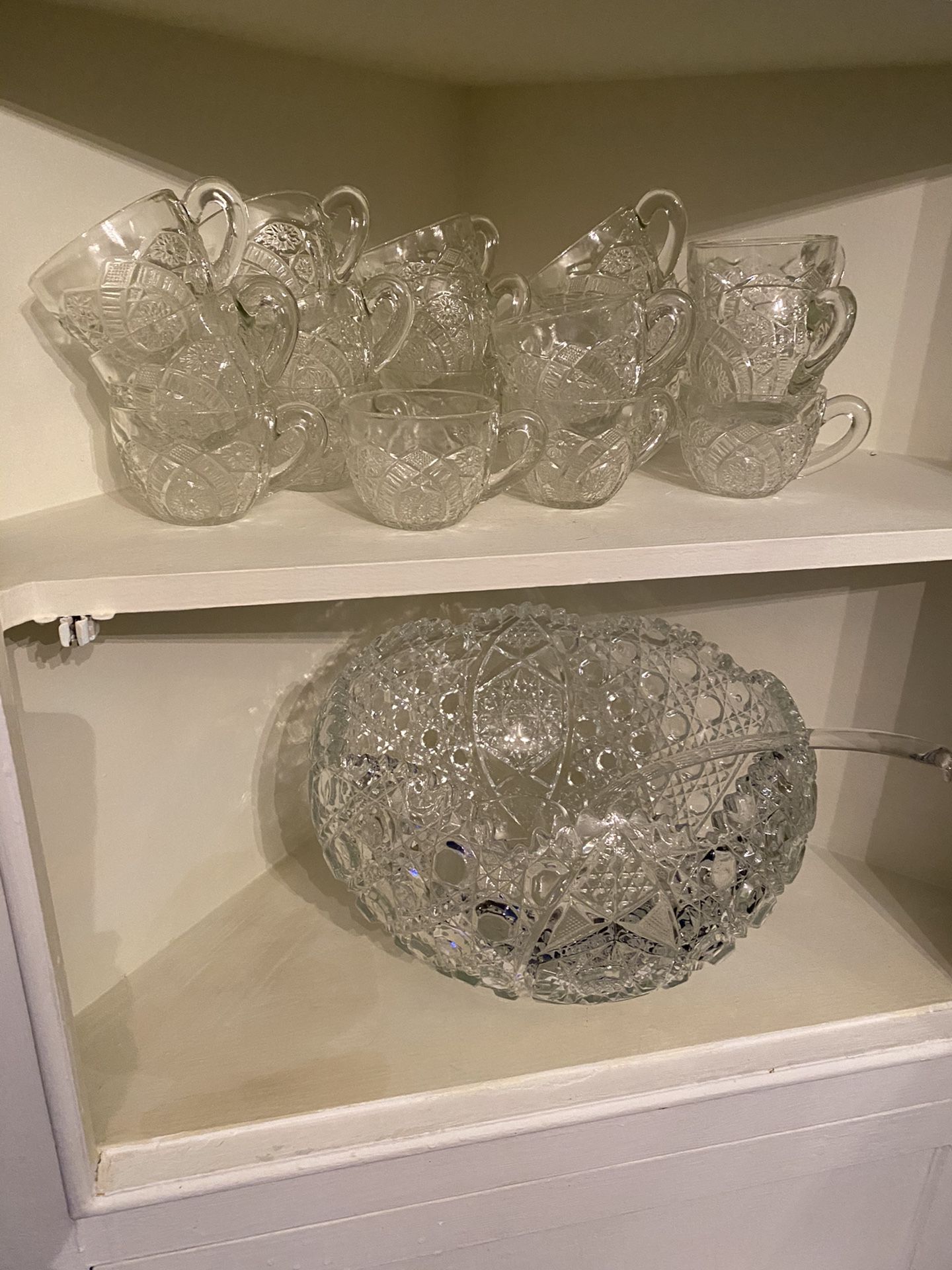 Vintage LE Smith Daisy and Clear Button punch Bowl Set ~ Bowl, Ladle, and 18 Cups! EXCELLENT Condition!