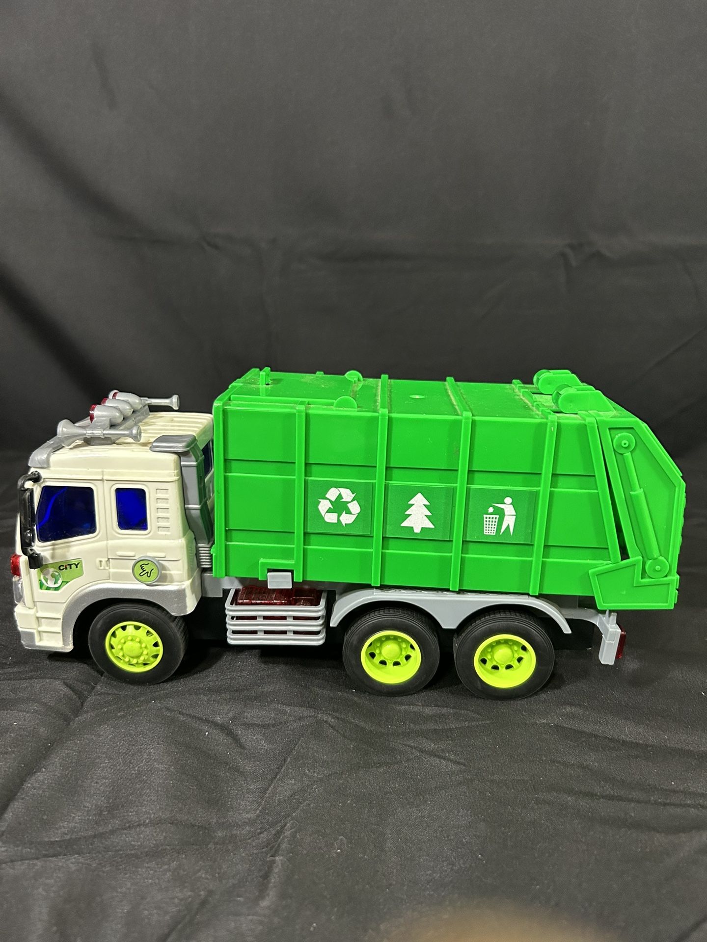 Toy Sanitation Vehicle by MAXX ACTION Toys