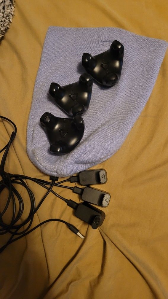 3 Vive 3.0 Full Body Trackers & Dongles