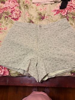 Light Green Floral Textured Women's Shorts