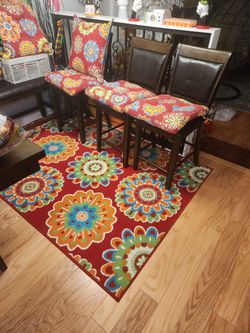 5x7 Red & Blue reversible Rug and chair cushions and 1 Pillow