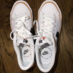 Nike Shoes Size 5y And 7y