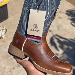 Arait Women's Primetime Wide Square Toe