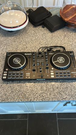 Numark Mixtrack Pro FX DJ Controller