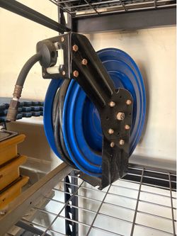 Heavy duty retractable air hose reel