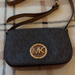 Micheal Kors Crossbody Bag