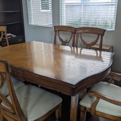 Dining Room Table And Chairs 