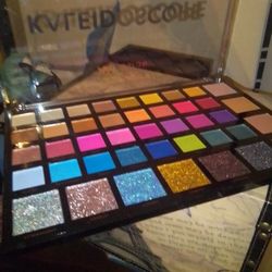 Woman Make Up Pallette 