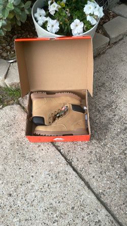 New In Box Men Beige Boots 