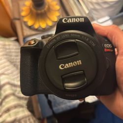 Canon EOS Rebel T7 