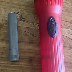 2 Flashlights 