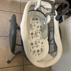 Graco Bassinet/ Swing