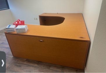 U-shape office desk