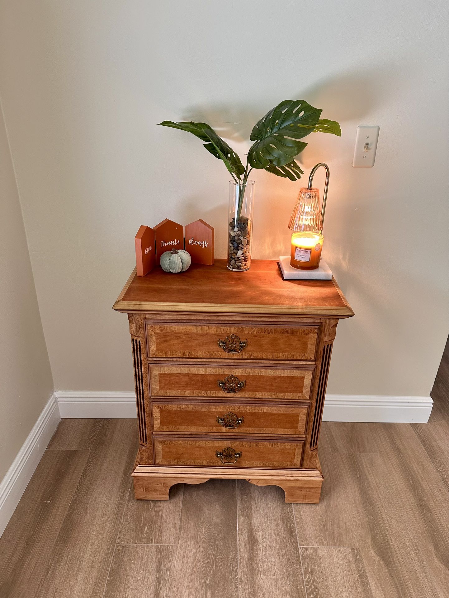Entry Table / End Table 