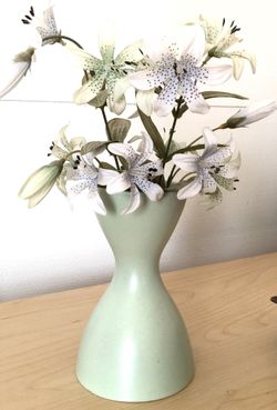 Decorative vase & flowers