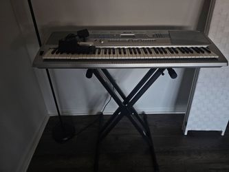 Yamaha Grey Keyboard