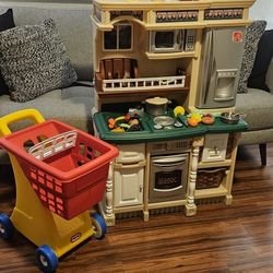 Step2 – Lifestyle Custom Kitchen with Accessories and Shopping Cart