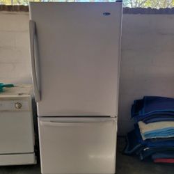 Amana cubic 19ft Refrigerator nice 
