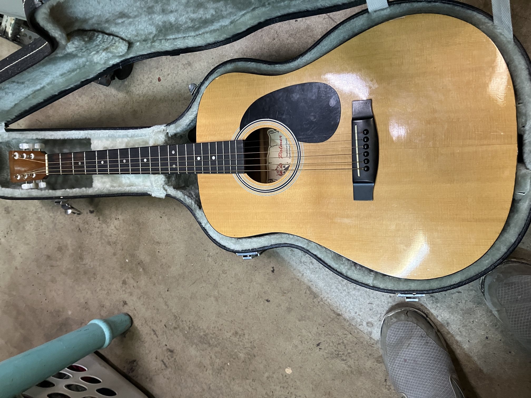 Palmer P 40 Acoustic Guitar GG, Hard Case, Strap And Two Sets Of New Strings