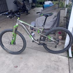 Trek Mountain Bike 