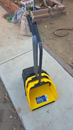 3x trash pans with handle