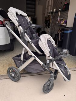 Uppababy Vista V2 Double Stroller + Bassinet (optional)