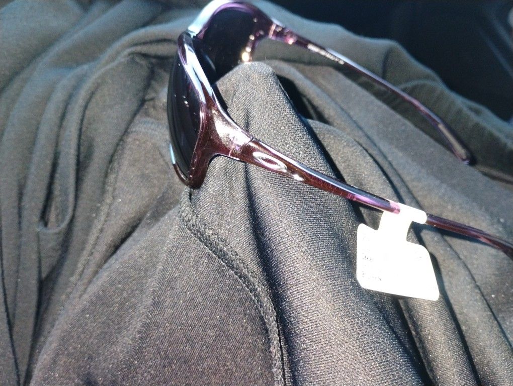 OAKLEY SHE'S UNSTOPPABLE SUNGLASSES