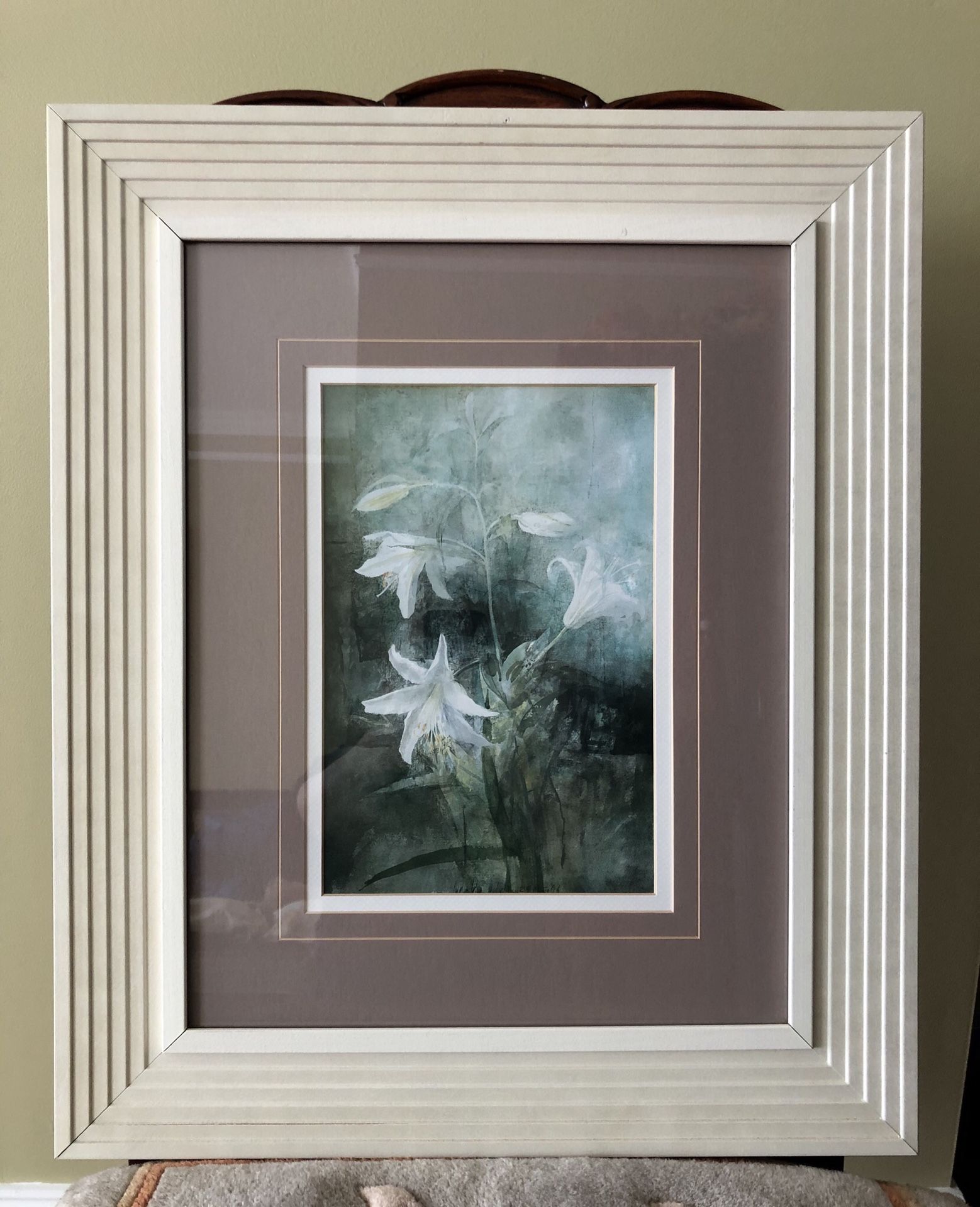 Decorative picture frame (A pair ). In very good condition. 23”1/2 H and 19”1/2 W.