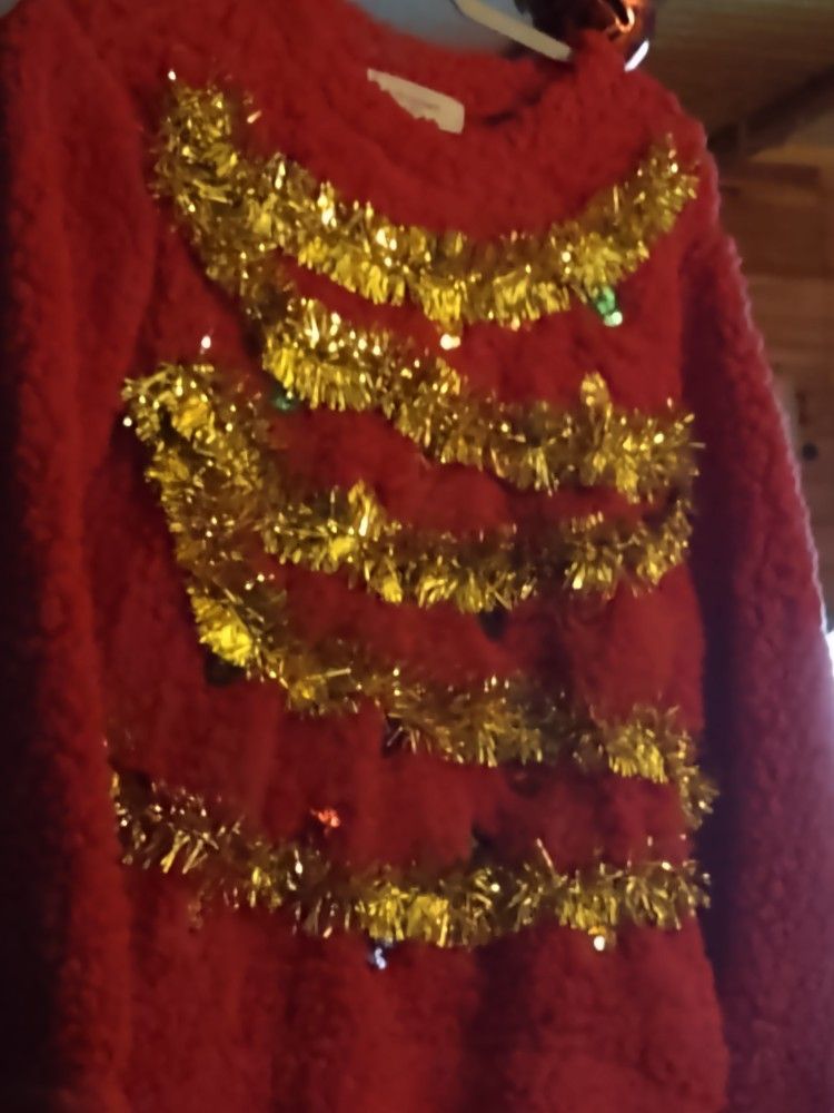 Christmas Sweater .Size Junior XL..(Looks Like A Large..(NEW).