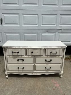 French Provincial 7-Drawer Dresser