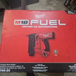 Milwaukee M18 FUEL 18-Volt Lithium-Ion Brushless Cordless Gen II 18-Gauge Brad Nailer (Tool-Only)