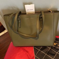 Mark Jacobs Leather https://offerup.com/redirect/?o=VG90ZS5OZXc=