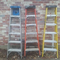 3 Ladders 🪜 A  Work Light And A Saw