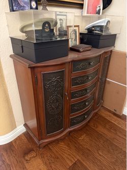 Brown dresser buffet