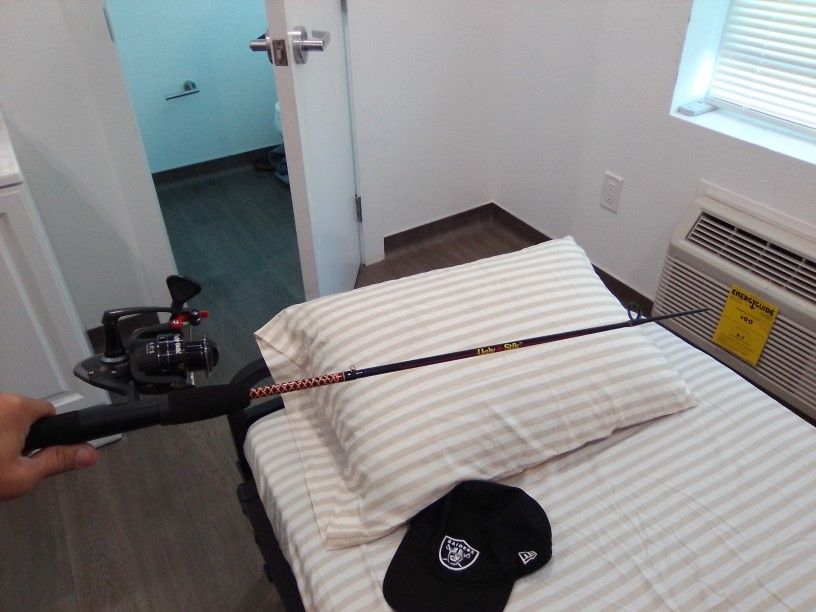 Ugly Stick Fishing Pole (Never Used )