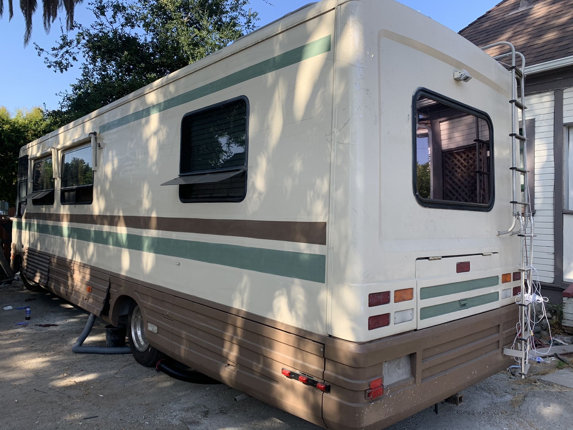 1994 33 feet Chevrolet Vectra motor home in excellent condition