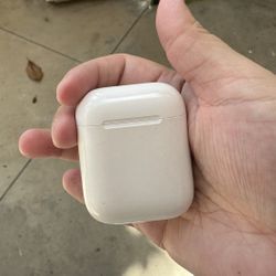 AIRPODS 