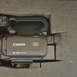 Canon XA40 4k Professional Camcorder with Pelican Case! Like new!