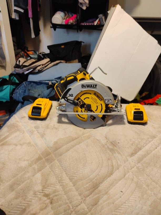 DeWalt Detect XR Skill Saw 