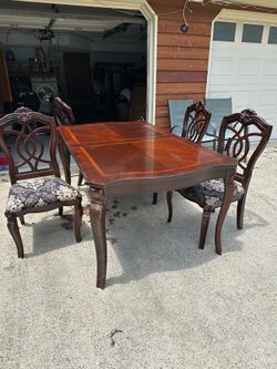 Dinning table with 4 chairs