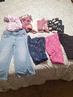 Bag of girls clothing. Hoodies and active leggings are size 7/8. Wide Leg jeans Size 7 adjustable waist girls shirts size 6/7. All in excellent con