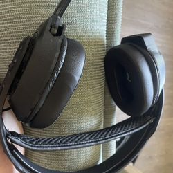 Rig Bluetooth Headset with Accessory Charger