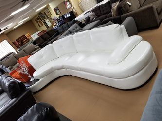 BOSS STATUS PURE WHITE SECTIONAL WITH TABLE