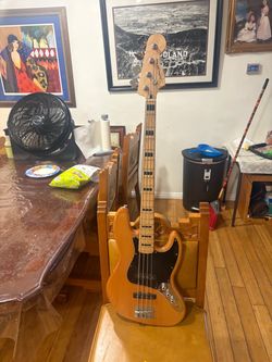 Squier Jazz Bass Electric Bass Guitar