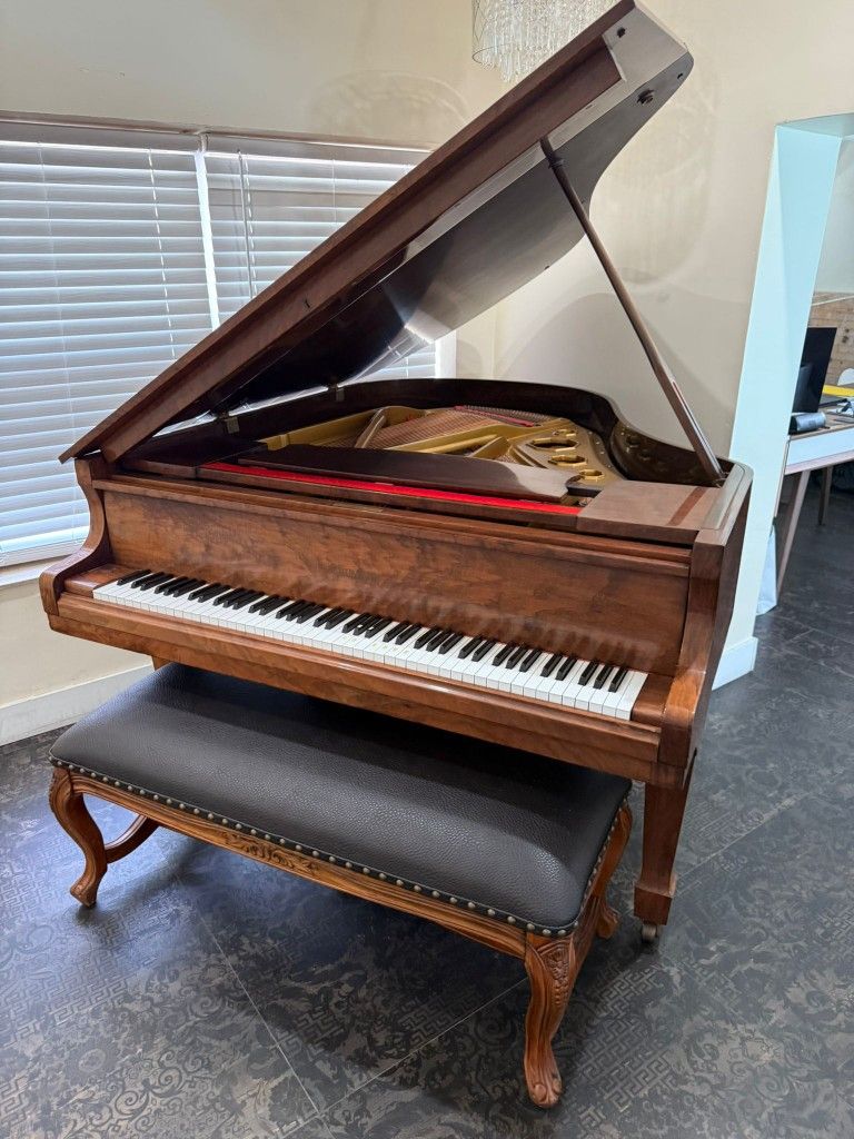 Schumann G82 Grand Piano In Excellent Condition