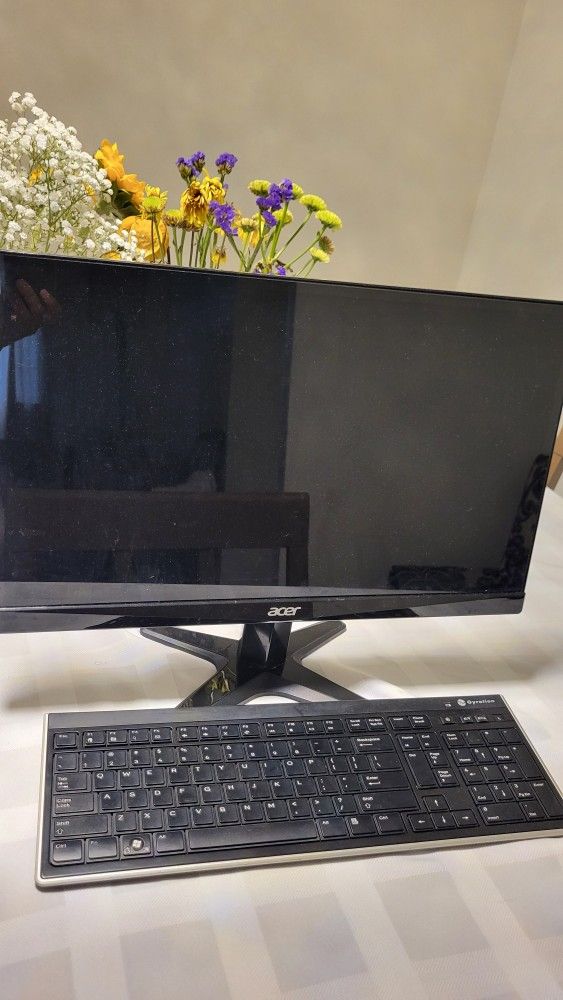 Desktop Computer & Keyboard Set