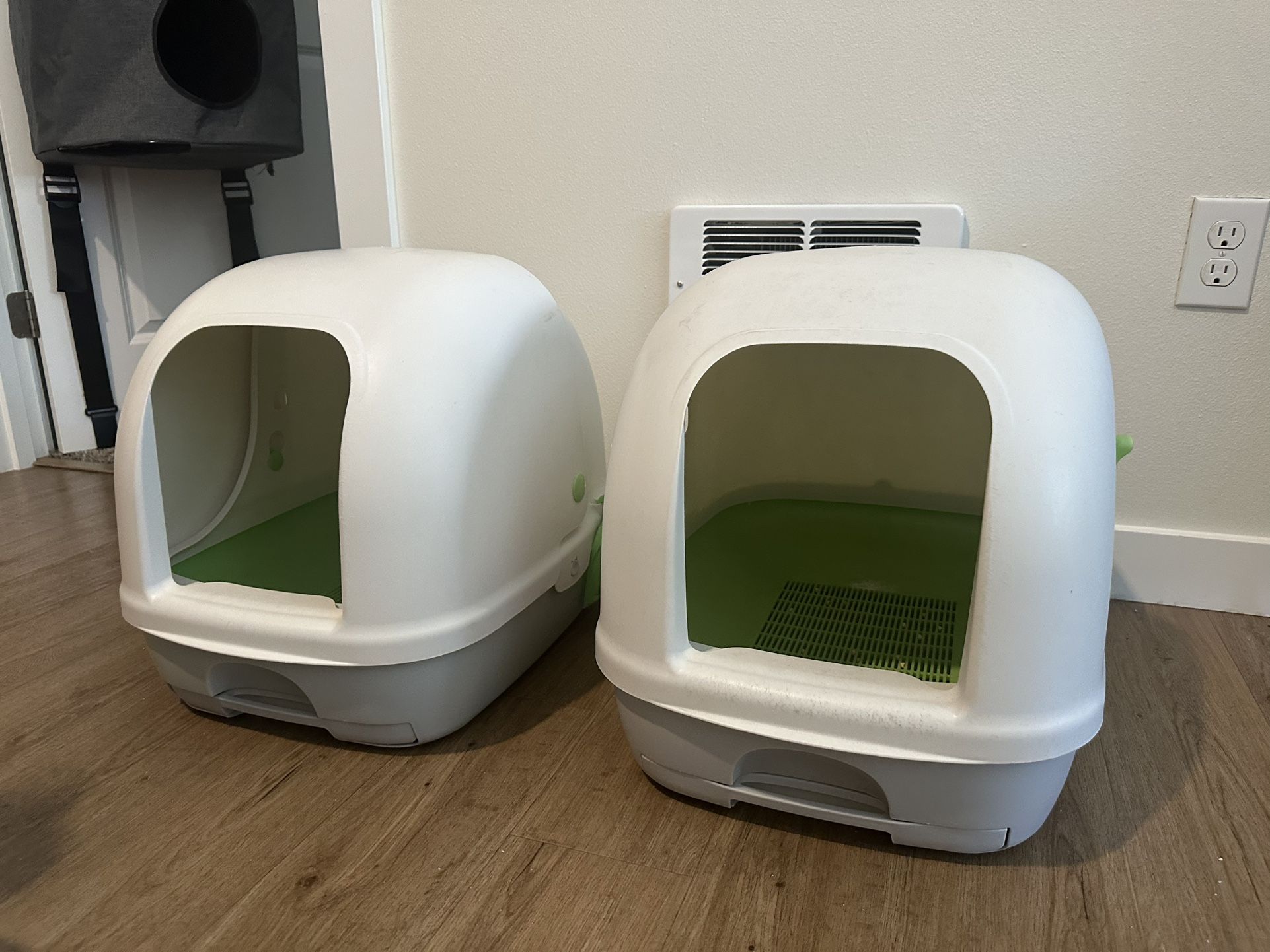 2 Tidy Cats Breeze Hooded Litter Box System With Pads for Cats