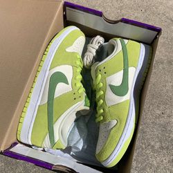 Nike Sb Dunk Low “Green Apple” Size: 9.5