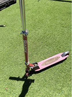 Pink Razor A kick scooter